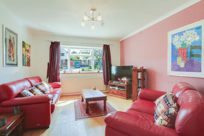 4 bed house for sale in Downs Way Close 6
