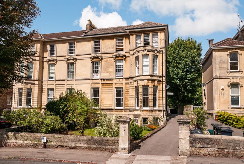 3 bed flat for sale in Apsley Road, BS8