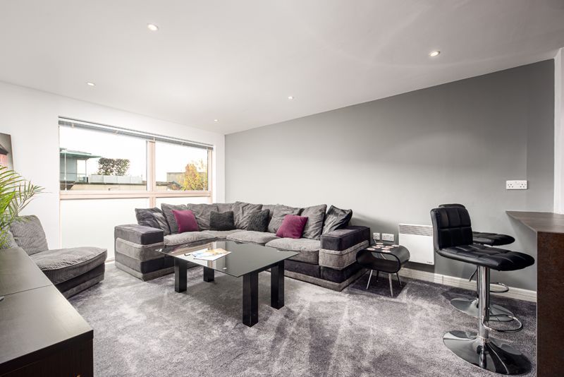 2 bed flat for sale in Merchants Road, BS8