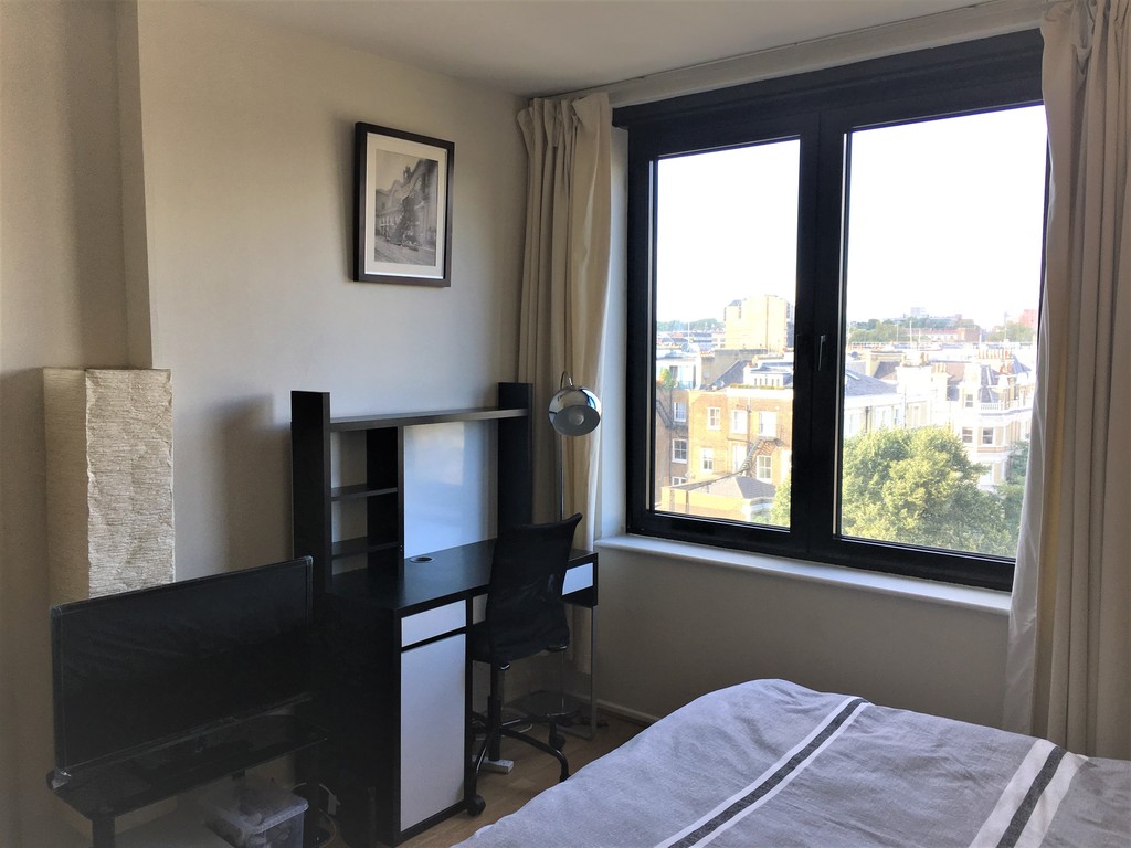 Flat to rent in Cromwell Road, London 3