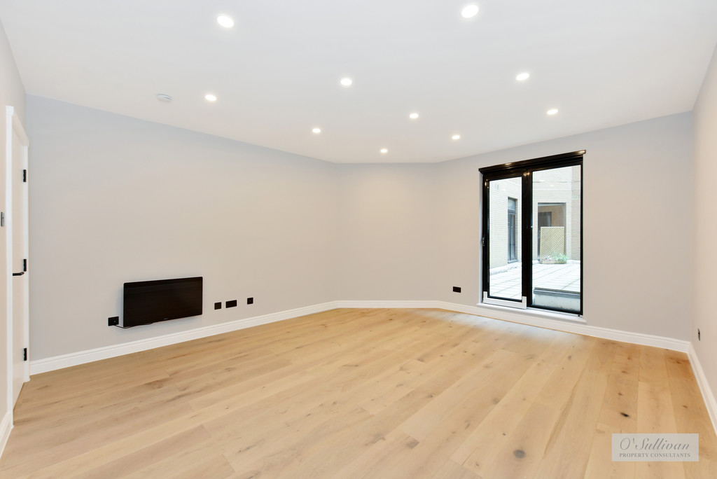 Flat to rent in Point West, SW7