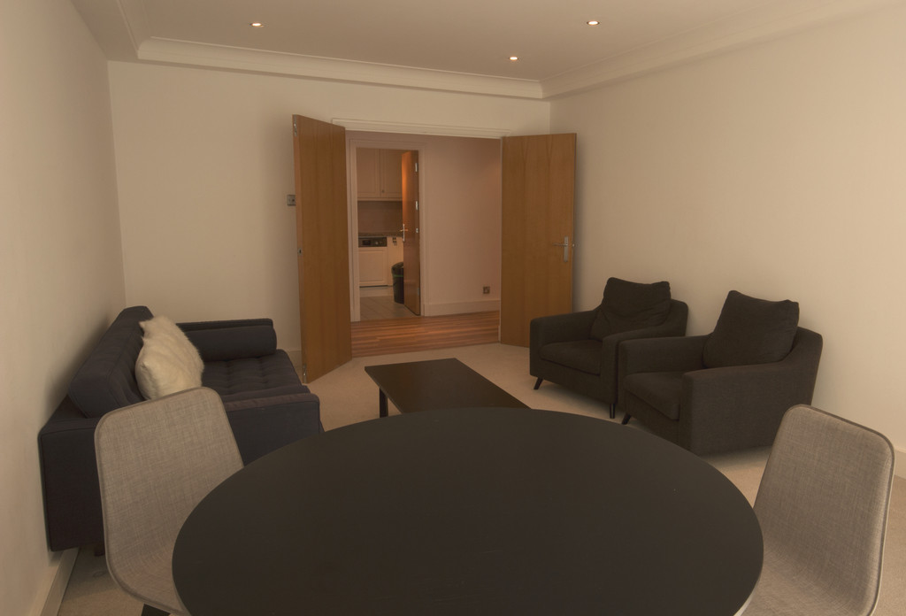 2 bed flat to rent in The Phoenix - Property Image 1