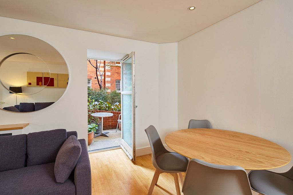 2 bed flat to rent in Clarendon Court, W9