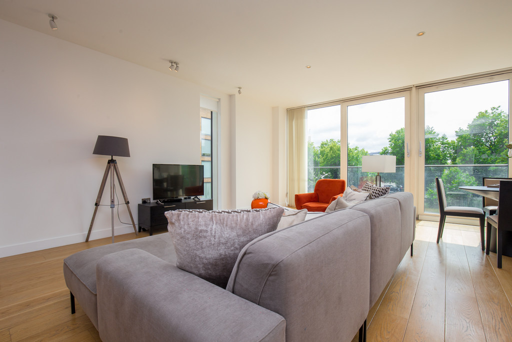 2 bed flat to rent in Grosvenor Waterside, London  - Property Image 3