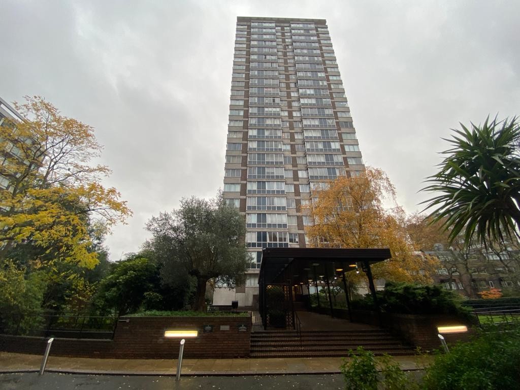 3 bed flat to rent in Cambridge Square, London 18