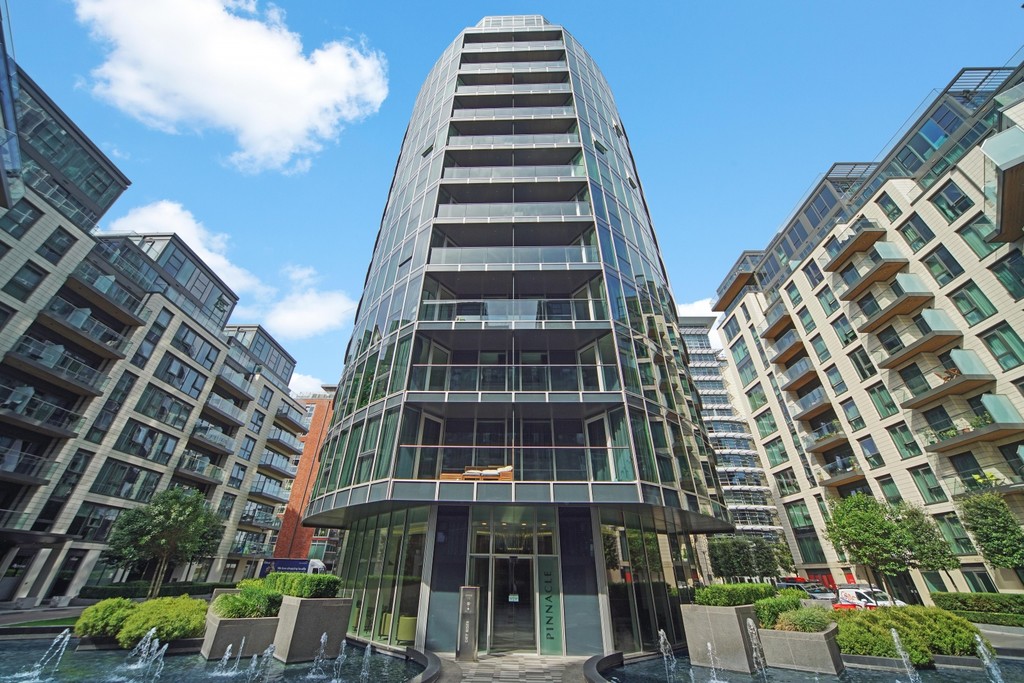 3 bed flat to rent in Pinnacle House, Battersea Reach 12