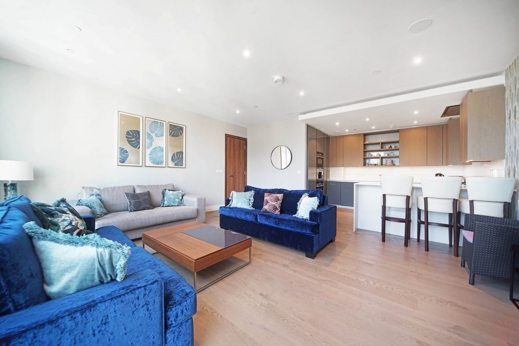 3 bed flat to rent in Pinnacle House, Battersea Reach 3