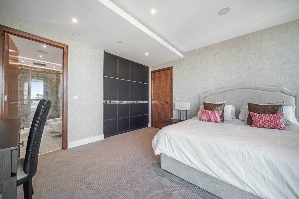 3 bed flat to rent in Pinnacle House, Battersea Reach  - Property Image 6