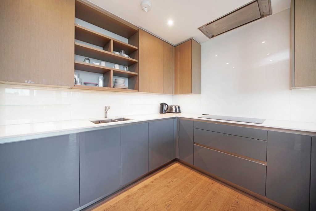 3 bed flat to rent in Pinnacle House, Battersea Reach 8