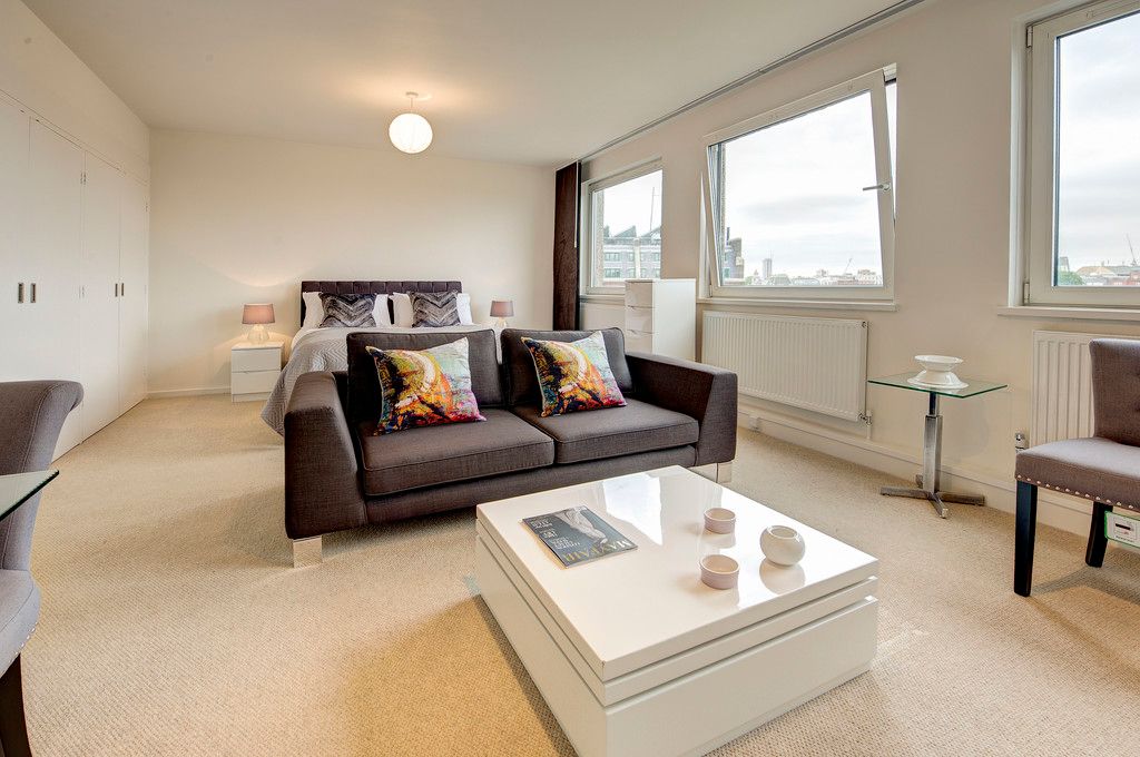 Flat to rent in Luke House, SW1P