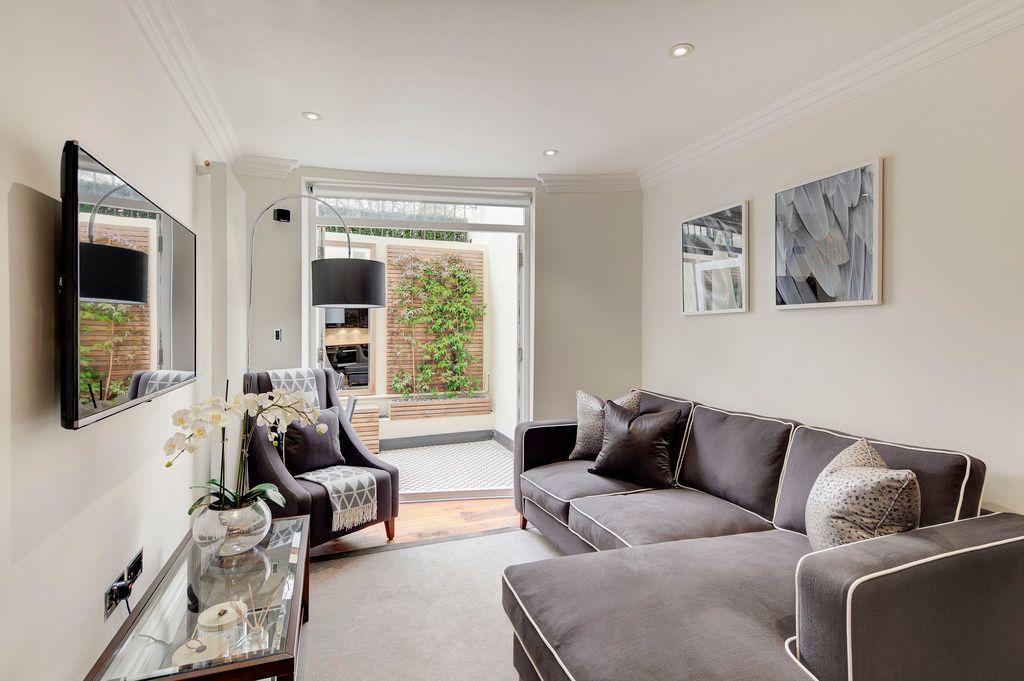2 bed flat to rent in Garden House, W2