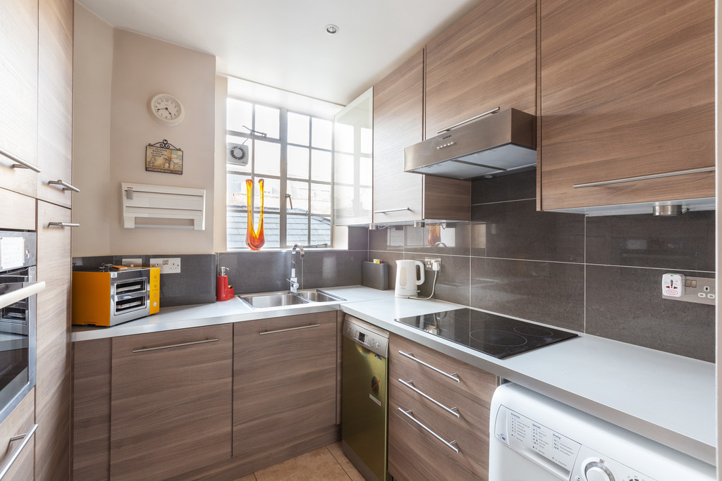 3 bed flat to rent in Wigmore Court, Wigmore Street  - Property Image 8