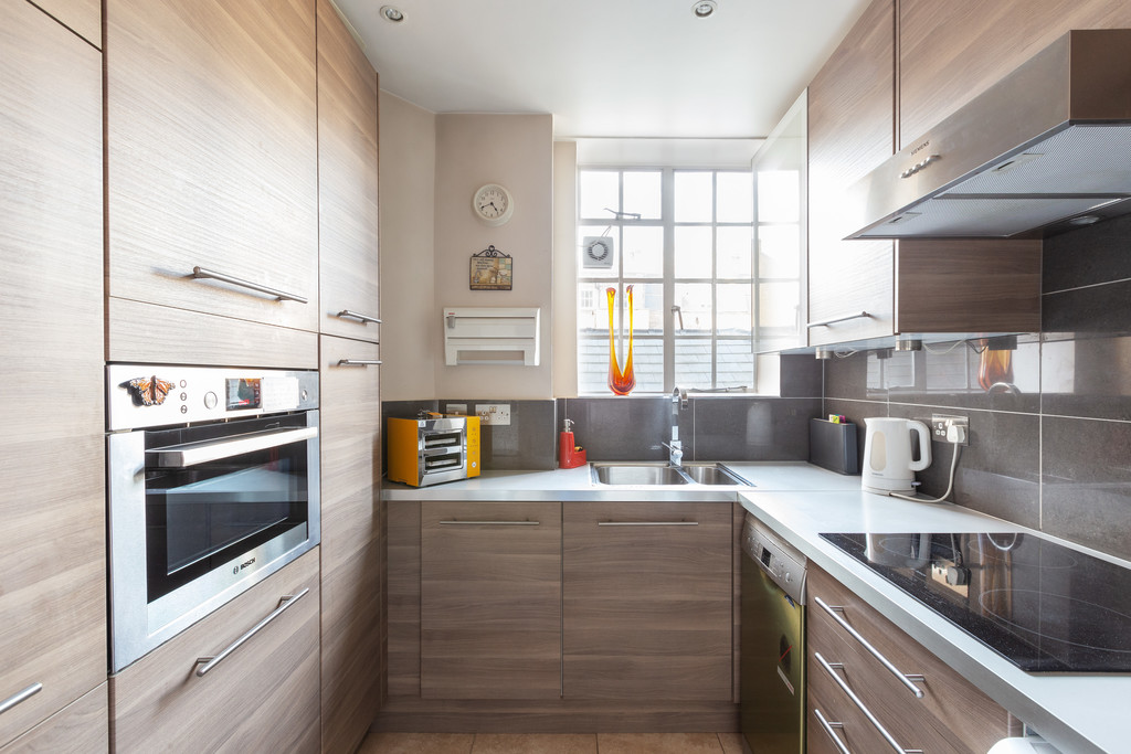 3 bed flat to rent in Wigmore Court, Wigmore Street  - Property Image 9