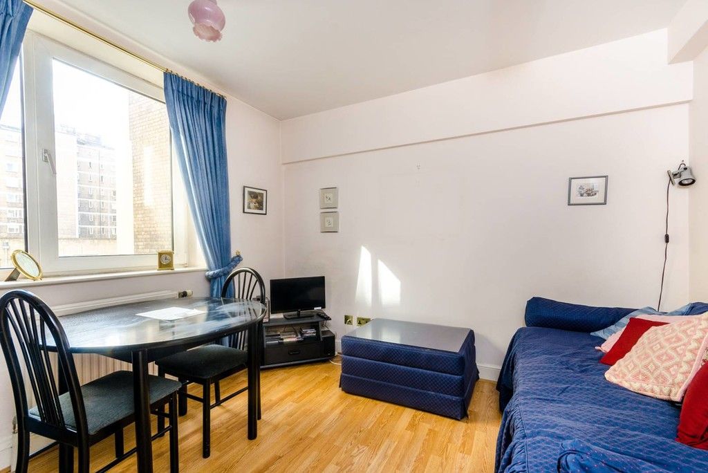 1 bed flat to rent in Chelsea Cloisters, SW3