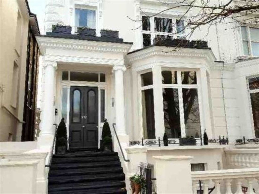 4 bed flat to rent in Belsize Square, NW3