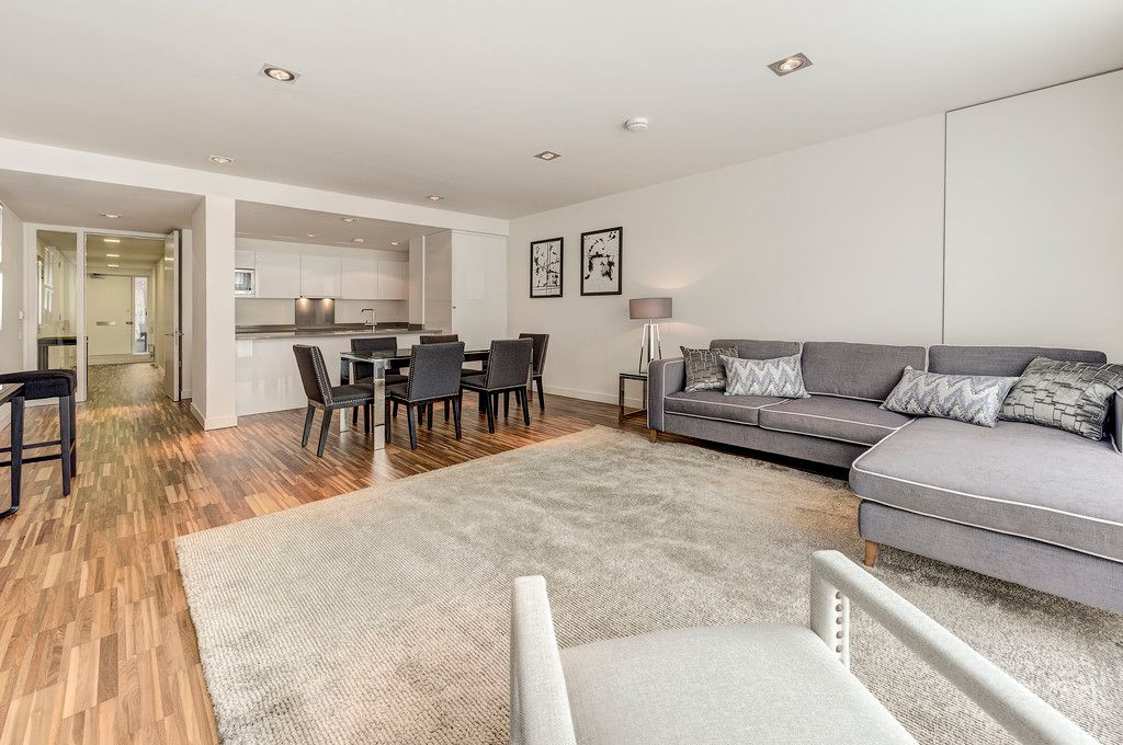 2 bed flat to rent in Fulham Road, SW3