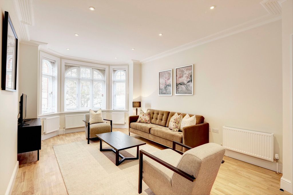 3 bed flat to rent in Hamlet Gardens, W6