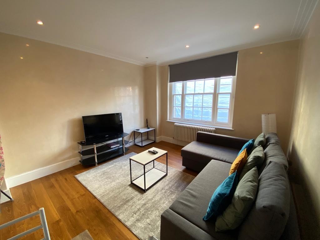 1 bed flat for sale in Forset Court, Edgware Road  - Property Image 3