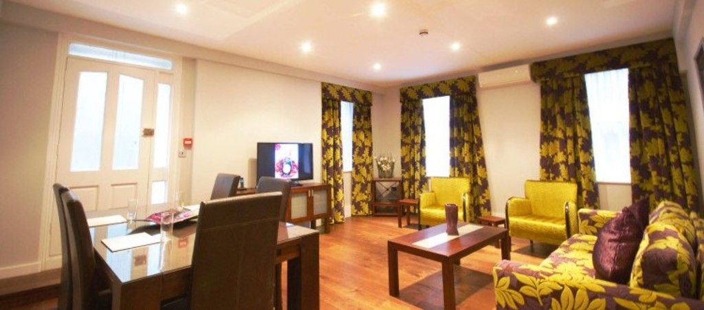 3 bed flat to rent in Seymour Street, London, W1H
