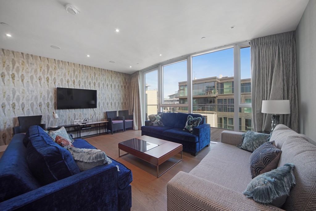 3 bed flat for sale in Pinnacle House, Battersea Reach  - Property Image 3