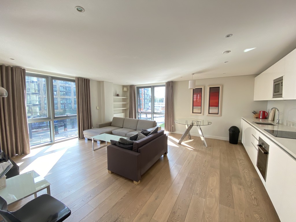 2 bed flat to rent in Merchant Square East, W2