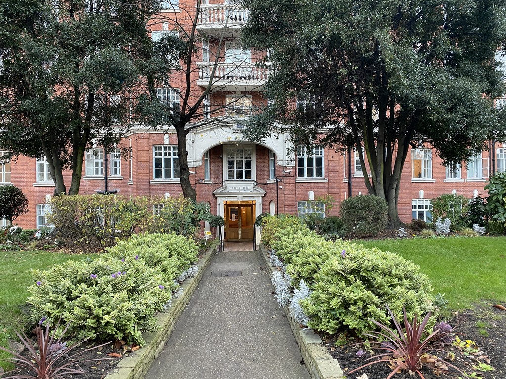 2 bed flat for sale in Maida Vale, London, W9