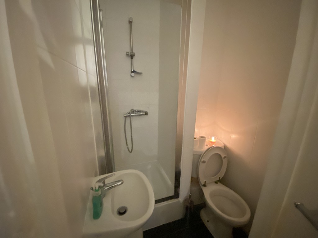 2 bed flat for sale in Maida Vale, London 8