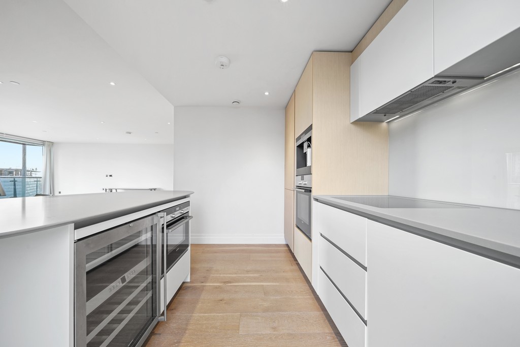 2 bed flat for sale in Riverlight Quay, London 5