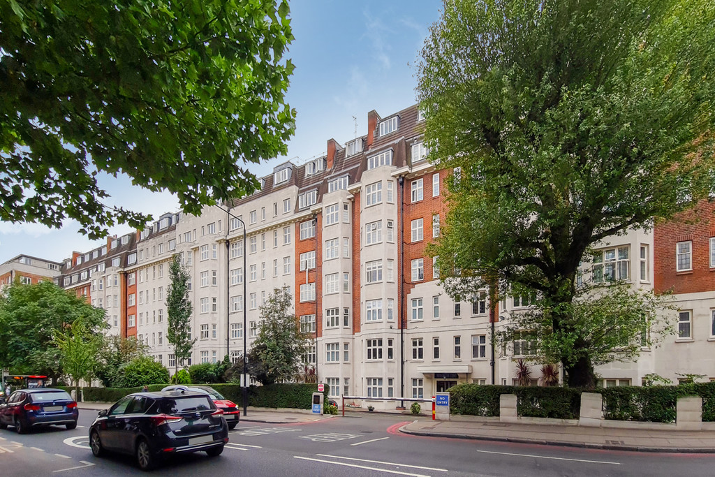 3 bed flat for sale in Wellington Road, St. John&apos;s Wood 1