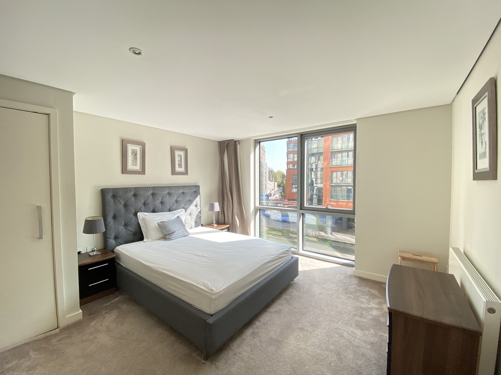 2 bed flat for sale in Merchant Square East 2