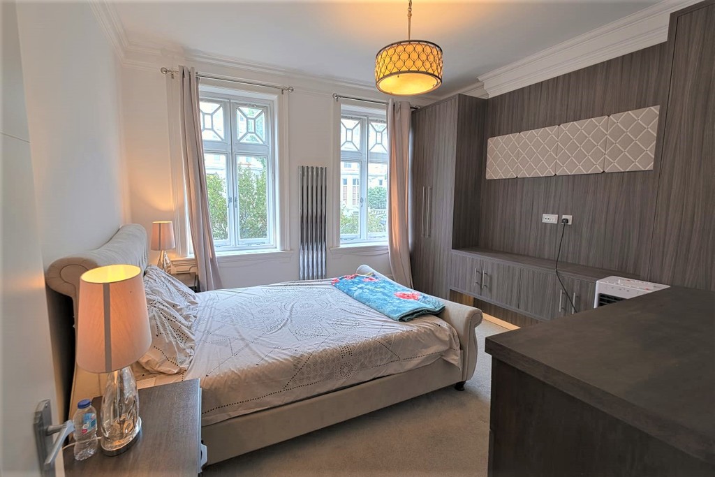 3 bed flat for sale in Abingdon Villas, London  - Property Image 3