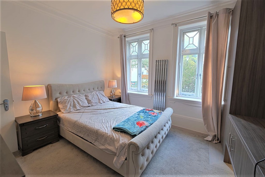 3 bed flat for sale in Abingdon Villas, London 4