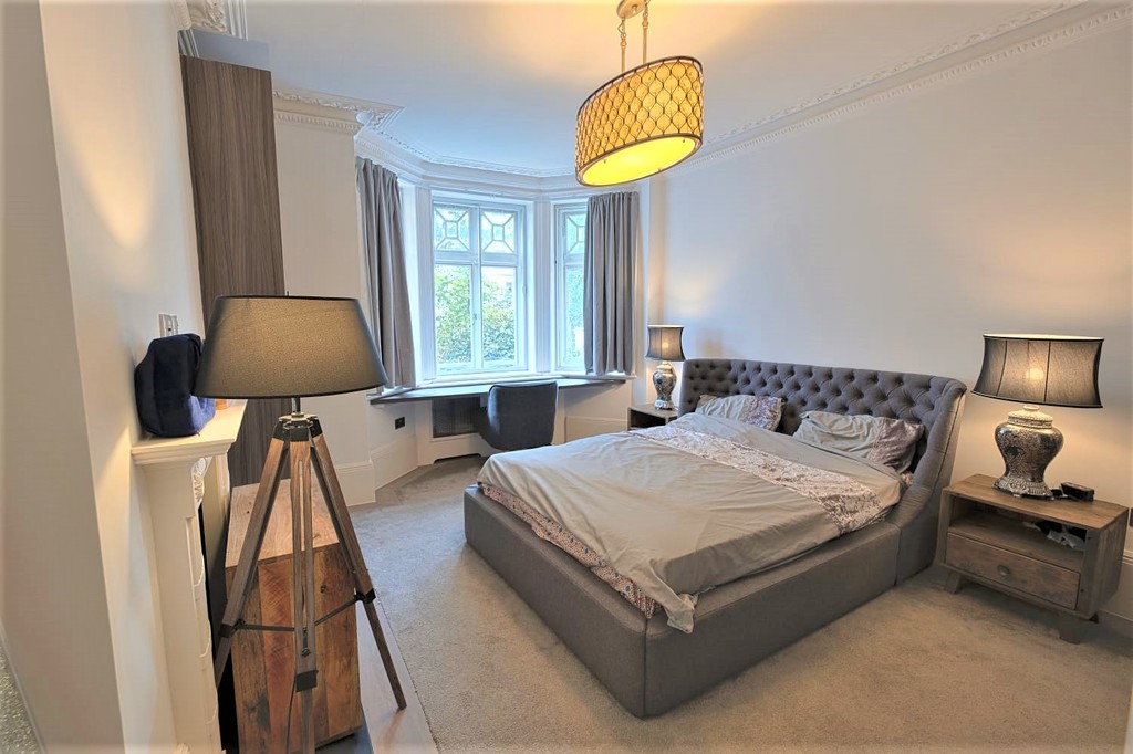 3 bed flat for sale in Abingdon Villas, London 5