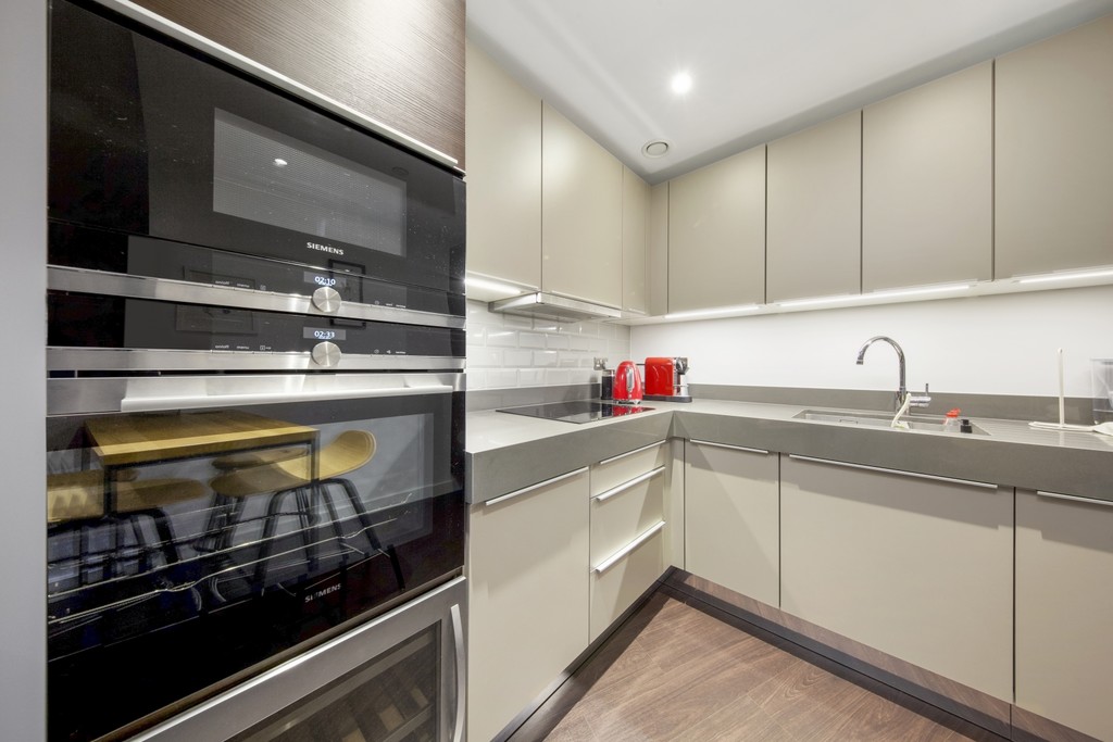 1 bed flat for sale in Goodman&apos;s Fields, Aldgate  14