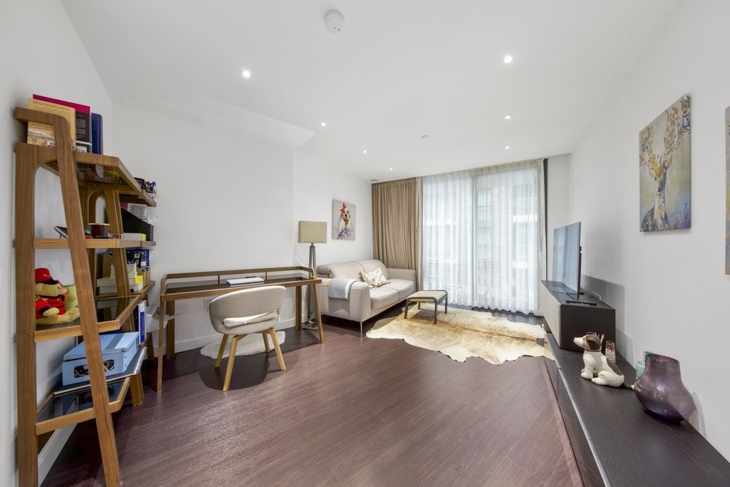 1 bed flat for sale in Goodmans Fields, Chaucer Gardens, London E1  - Property Image 3