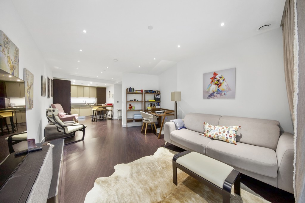 1 bed flat for sale in Goodmans Fields, Chaucer Gardens, London E1  - Property Image 5