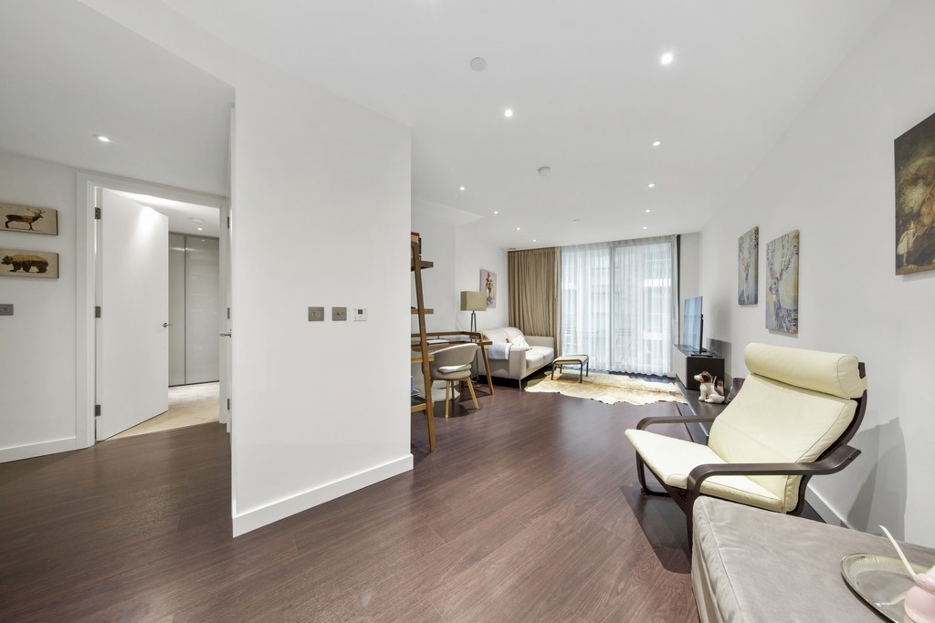 1 bed flat for sale in Goodman&apos;s Fields, Aldgate  6