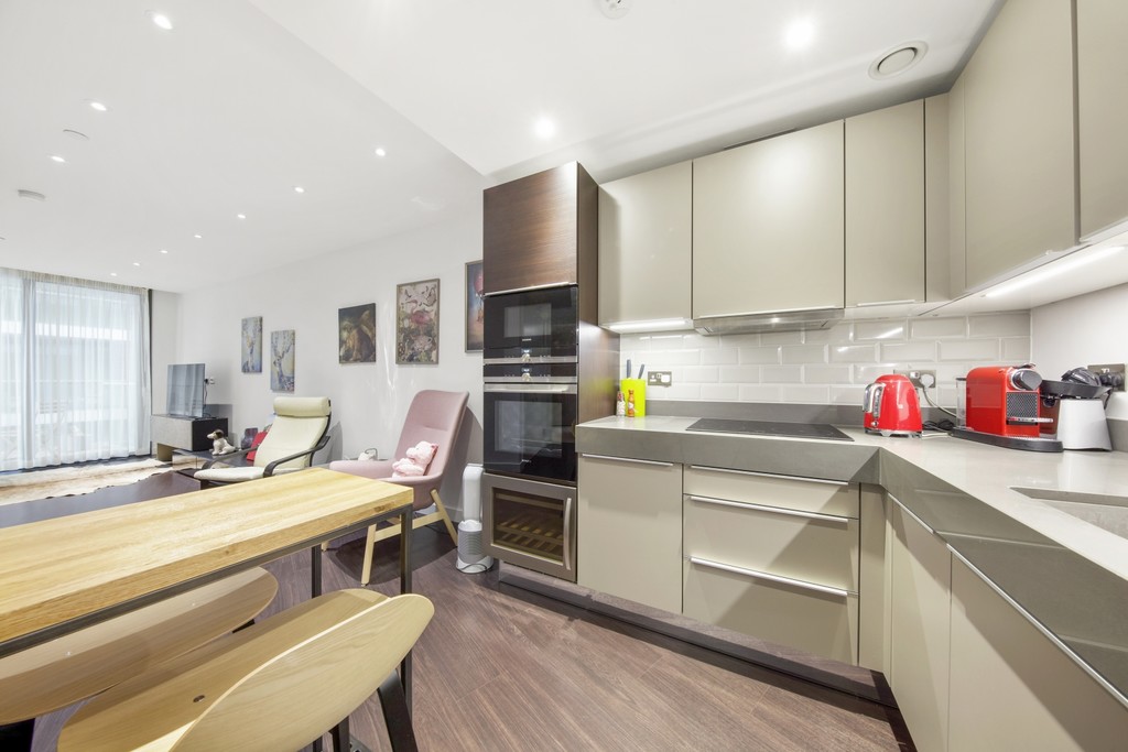 1 bed flat for sale in Goodmans Fields, Chaucer Gardens, London E1  - Property Image 7
