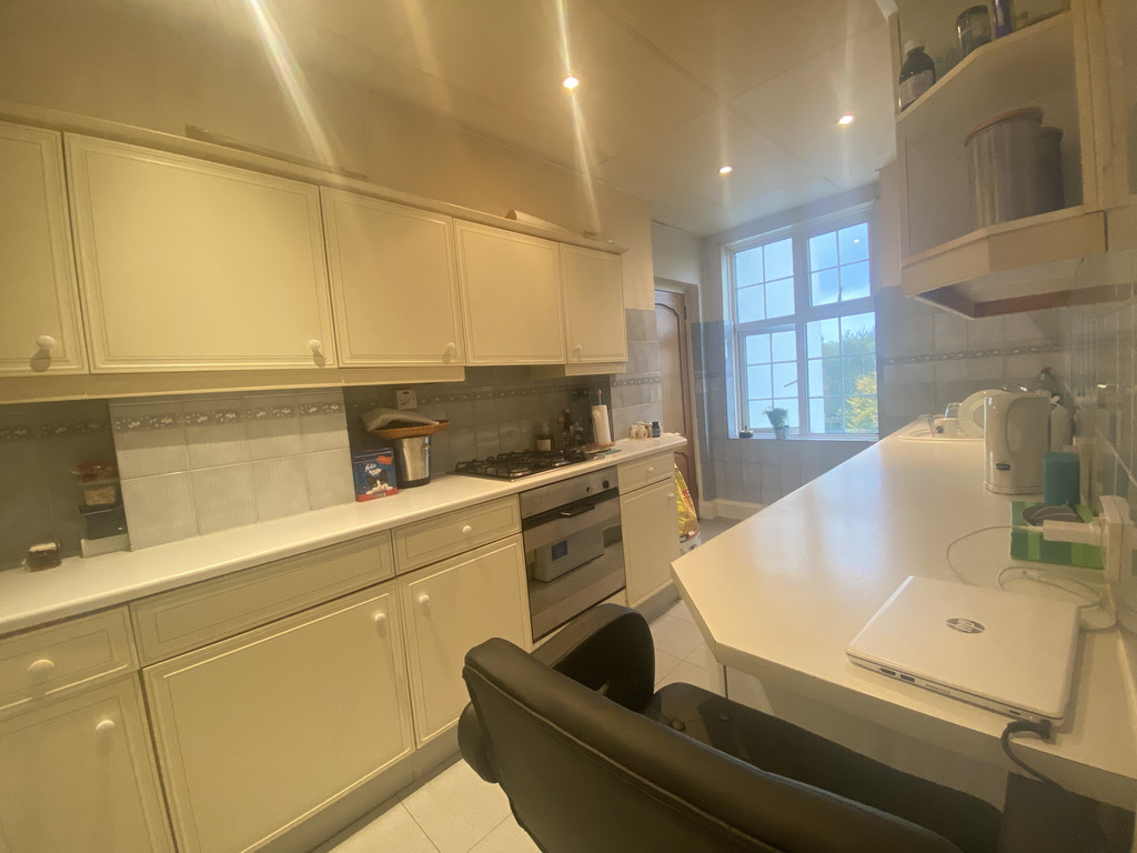 2 bed flat for sale in Finchley Road 4