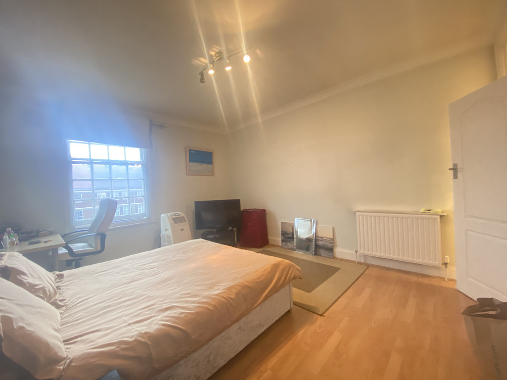 2 bed flat for sale in Finchley Road  - Property Image 7