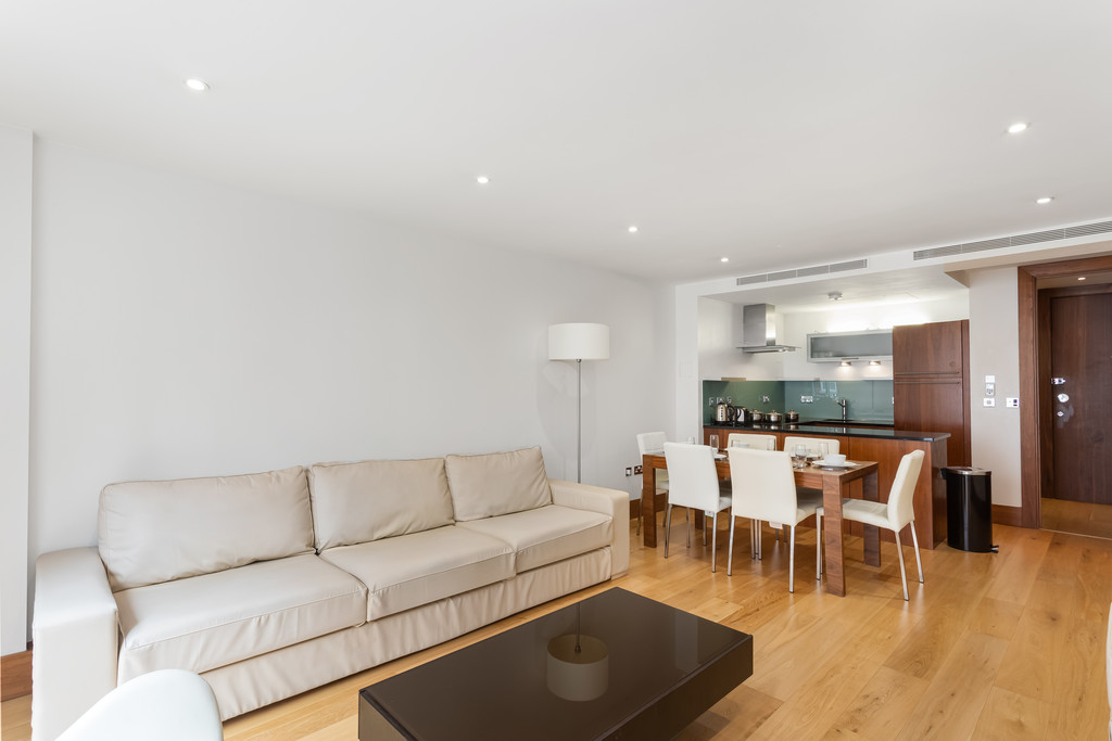 3 bed flat to rent in Baker Street - Property Image 1