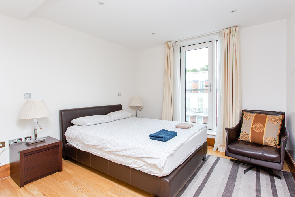3 bed flat to rent in Baker Street  - Property Image 5