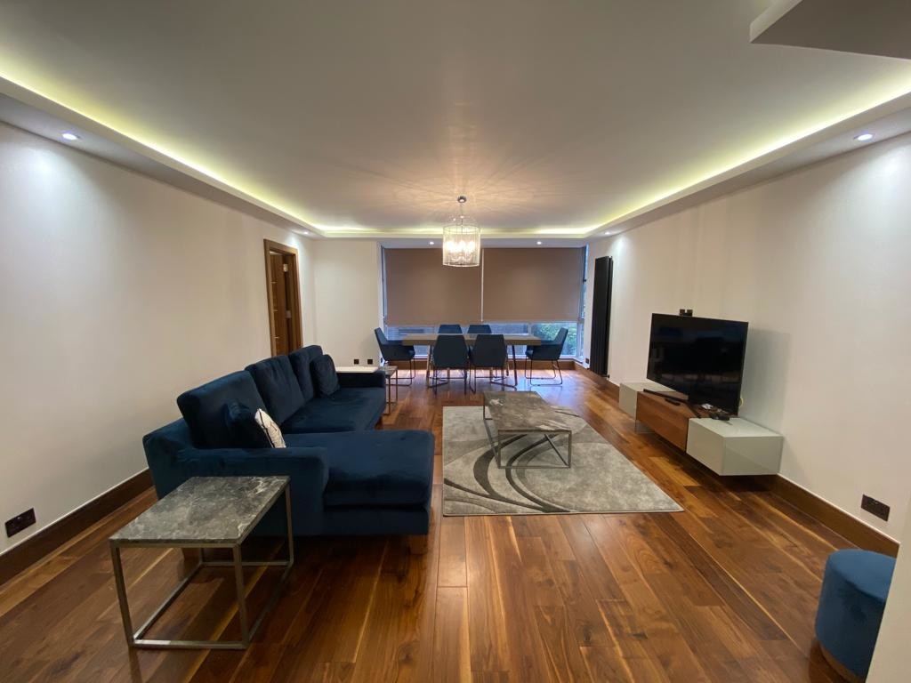 3 bed flat for sale in Cambridge Square, London 1