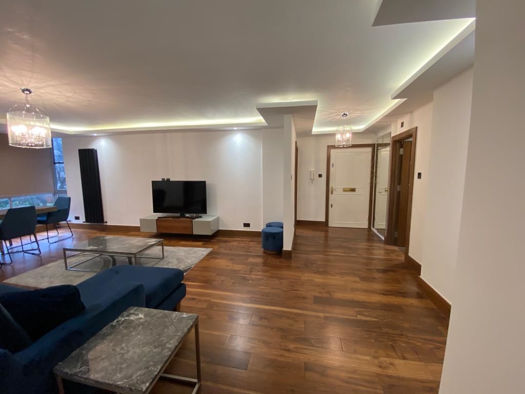 3 bed flat for sale in Cambridge Square, London 4
