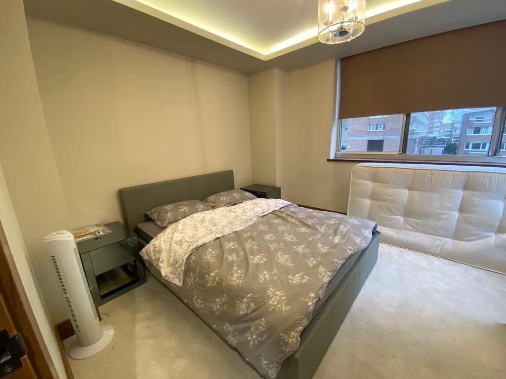 3 bed flat for sale in Cambridge Square, London 6