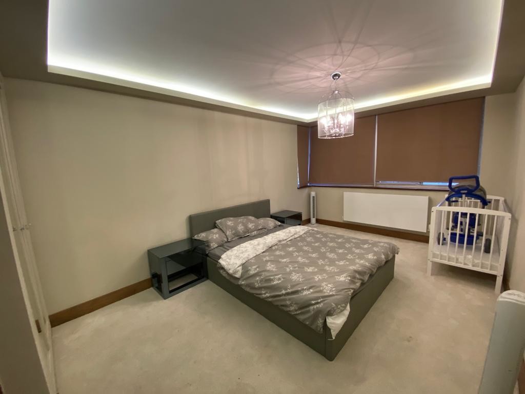 3 bed flat for sale in Cambridge Square, London  - Property Image 7