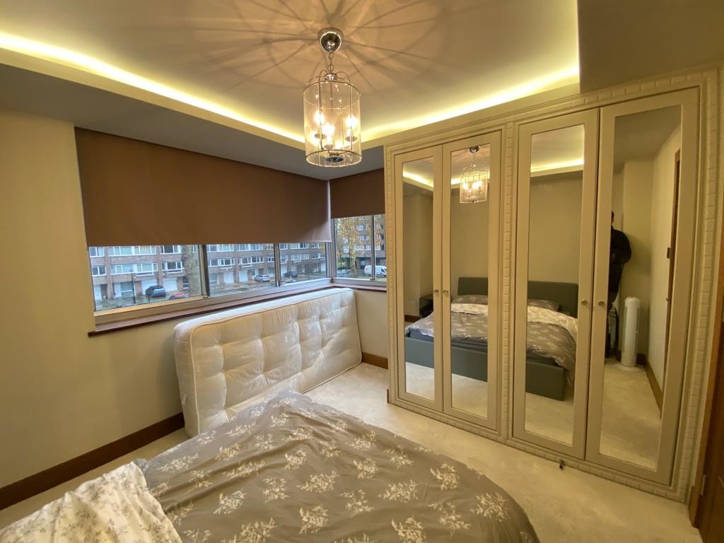 3 bed flat for sale in Cambridge Square, London 9
