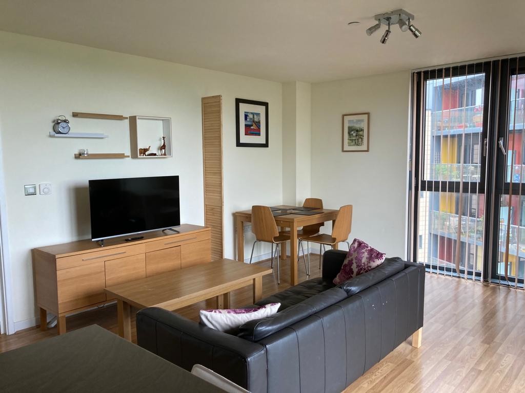 3 bed flat to rent in Homerton Road 2