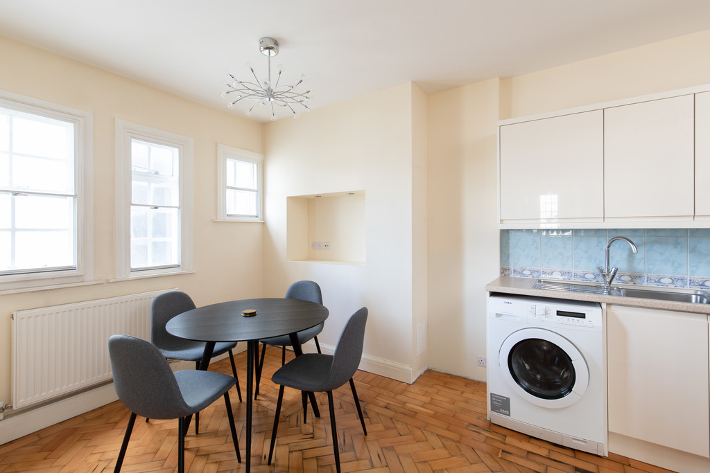 2 bed flat to rent in Baker Street  - Property Image 11