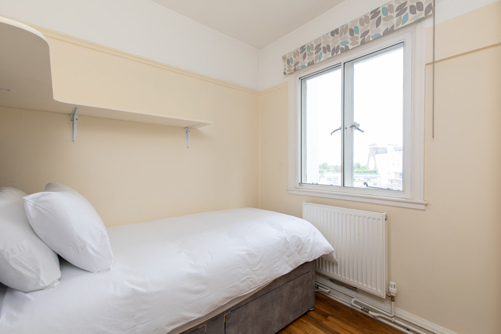 3 bed flat to rent in Baker Street  - Property Image 8